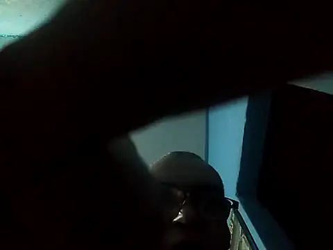 hugosafado333 online show from December 2024 02:10:02 AM