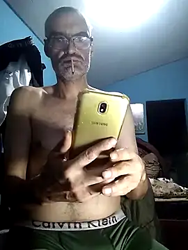 hugosafado333 online show from February 2025 05:58:01 AM