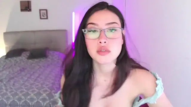 Emilyswan04 online show from September 2025 06:33:01 PM