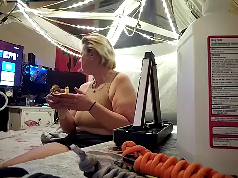 Snapshot of lit702 chatting on October 2025 08:59:01 AM lit702 online show from October 2025 08:59:01 AM