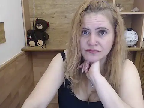 DaniellaKiss online show from April 2026 07:42:01 PM