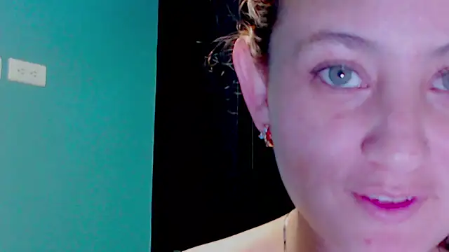 zoe jones3 online show from December 2024 04:21:01 AM
