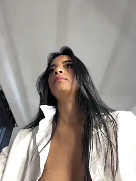 Snapshot of Laura_fernandezII chatting on February 2025 06:20:01 PM Laura fernandezII online show from February 2025 06:20:01 PM