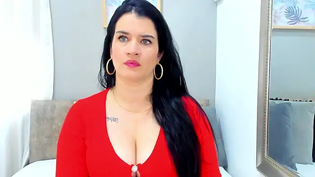 Snapshot of LenaRuiz_ chatting on January 2025 12:13:01 PM LenaRuiz online show from January 2025 12:13:01 PM