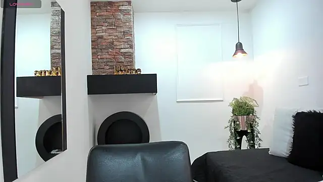 Snapshot of LenaRuiz_ chatting on February 2025 12:16:01 PM LenaRuiz online show from February 2025 12:16:01 PM