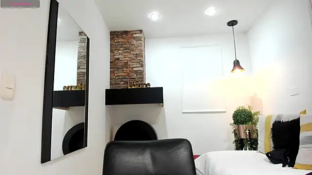 Snapshot of LenaRuiz_ chatting on February 2025 12:05:02 PM LenaRuiz online show from February 2025 12:05:02 PM