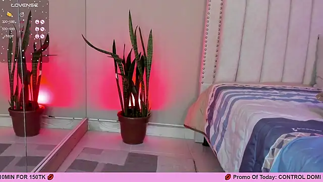 Snapshot of LenaRuiz_ chatting on February 2025 03:37:02 PM LenaRuiz online show from February 2025 03:37:02 PM