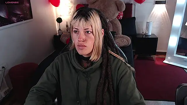 Snapshot of _sharlotte777 chatting on February 2025 01:42:02 PM sharlotte777 online show from February 2025 01:42:02 PM