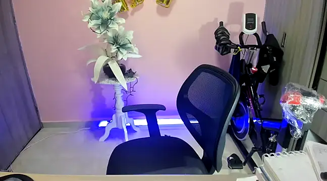 Snapshot of KAROL_MILF chatting on December 2024 12:46:01 AM KAROL MILF online show from December 2024 12:46:01 AM