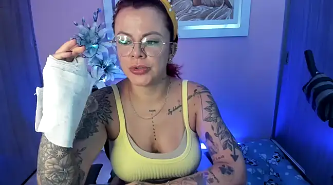 Snapshot of KAROL_MILF chatting on January 2025 10:13:02 PM KAROL MILF online show from January 2025 10:13:02 PM