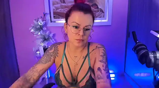 Snapshot of KAROL_MILF chatting on February 2025 11:16:02 PM KAROL MILF online show from February 2025 11:16:02 PM