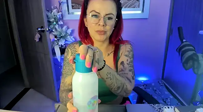 Snapshot of KAROL_MILF chatting on February 2025 01:36:01 AM KAROL MILF online show from February 2025 01:36:01 AM
