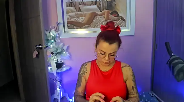 Snapshot of KAROL_MILF chatting on February 2025 01:11:01 AM KAROL MILF online show from February 2025 01:11:01 AM
