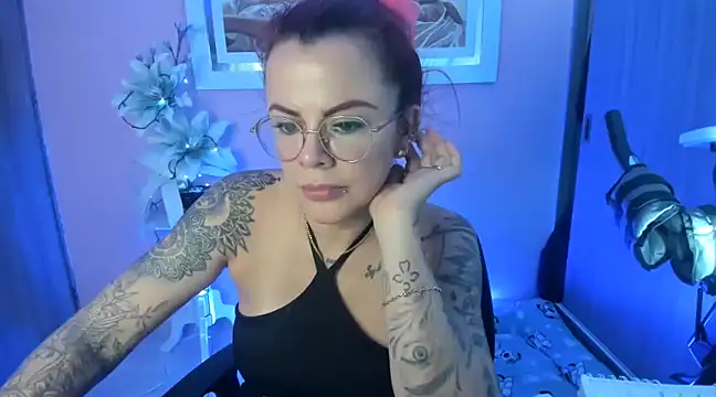 Snapshot of KAROL_MILF chatting on February 2025 12:41:01 AM KAROL MILF online show from February 2025 12:41:01 AM