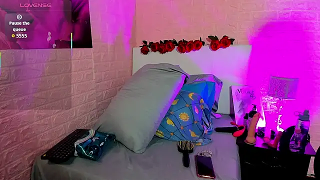 LYAA COLLINS  online show from January 2026 10:40:01 AM