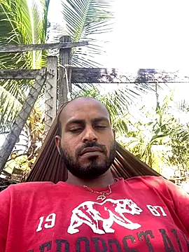 islandvybee55 online show from December 2025 04:27:01 PM