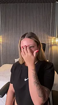 MiaPetit  online show from December 2025 07:10:01 PM