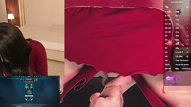 Snapshot of CookiesAndBoots chatting on November 2025 04:12:02 AM CookiesAndBoots online show from November 2025 04:12:02 AM