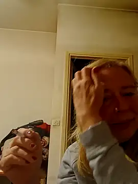 Ladykiss833 online show from April 2026 09:16:02 PM