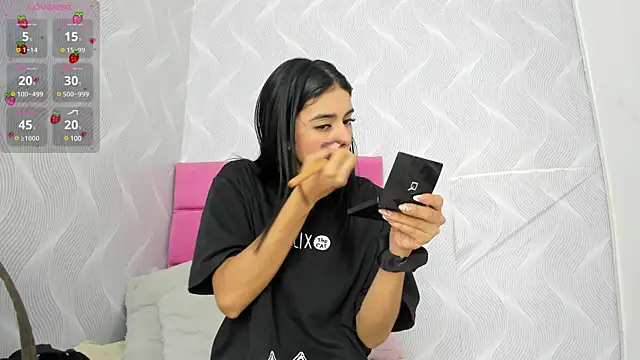 Snapshot of natalia_aguirre1 chatting on January 2025 12:31:01 PM natalia aguirre1 online show from January 2025 12:31:01 PM