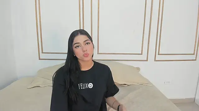 Snapshot of natalia_aguirre1 chatting on January 2025 12:26:02 PM natalia aguirre1 online show from January 2025 12:26:02 PM