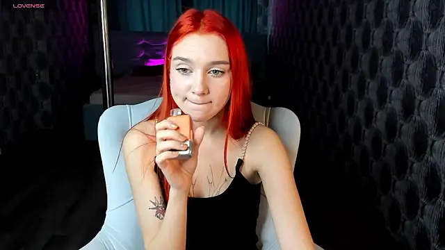 Snapshot of Lesi_Moonie01 chatting on December 2024 08:23:02 AM Lesi Moonie01 online show from December 2024 08:23:02 AM