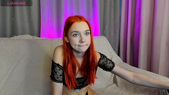 Snapshot of Lesi_Moonie01 chatting on December 2024 08:18:02 AM Lesi Moonie01 online show from December 2024 08:18:02 AM