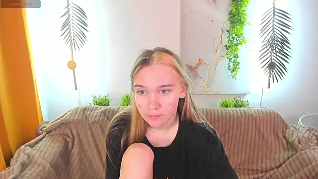 Snapshot of Lesi_Moonie01 chatting on September 2025 07:43:01 AM Lesi Moonie01 online show from September 2025 07:43:01 AM