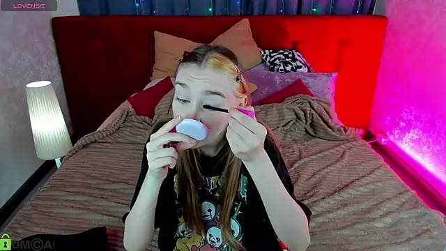 Snapshot of Lesi_Moonie01 chatting on September 2025 07:10:02 AM Lesi Moonie01 online show from September 2025 07:10:02 AM