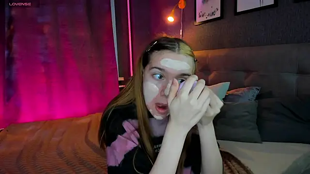 Snapshot of Lesi_Moonie01 chatting on September 2025 07:47:01 AM Lesi Moonie01 online show from September 2025 07:47:01 AM