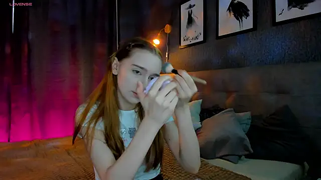 Snapshot of Lesi_Moonie01 chatting on October 2025 07:49:02 AM Lesi Moonie01 online show from October 2025 07:49:02 AM