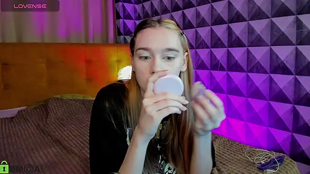 Snapshot of Lesi_Moonie01 chatting on October 2025 08:14:01 AM Lesi Moonie01 online show from October 2025 08:14:01 AM