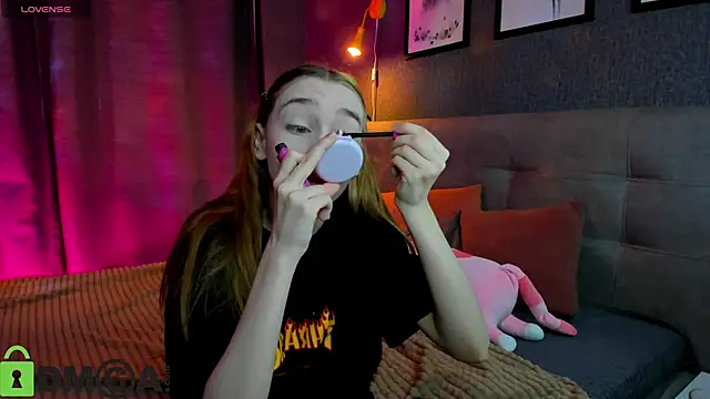 Snapshot of Lesi_Moonie01 chatting on October 2025 08:37:01 AM Lesi Moonie01 online show from October 2025 08:37:01 AM