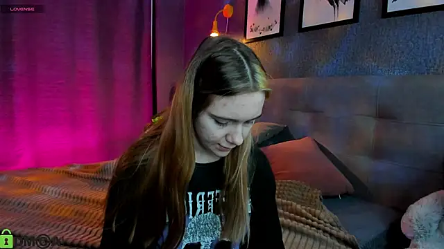 Snapshot of Lesi_Moonie01 chatting on October 2025 07:08:01 AM Lesi Moonie01 online show from October 2025 07:08:01 AM