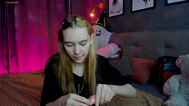 Snapshot of Lesi_Moonie01 chatting on October 2025 08:29:02 AM Lesi Moonie01 online show from October 2025 08:29:02 AM