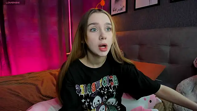 Snapshot of Lesi_Moonie01 chatting on November 2025 09:21:01 AM Lesi Moonie01 online show from November 2025 09:21:01 AM