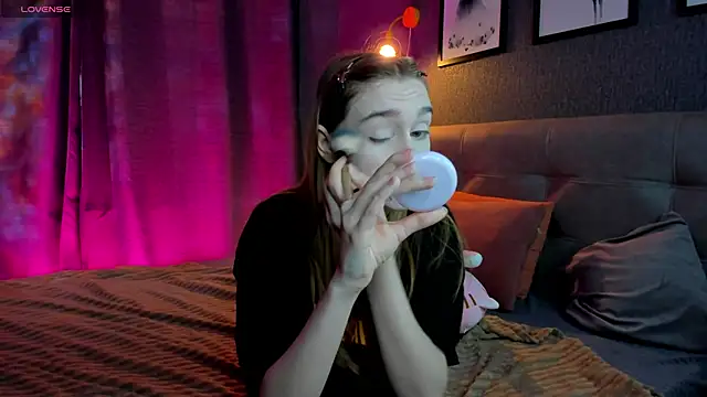 Snapshot of Lesi_Moonie01 chatting on November 2025 09:29:01 AM Lesi Moonie01 online show from November 2025 09:29:01 AM