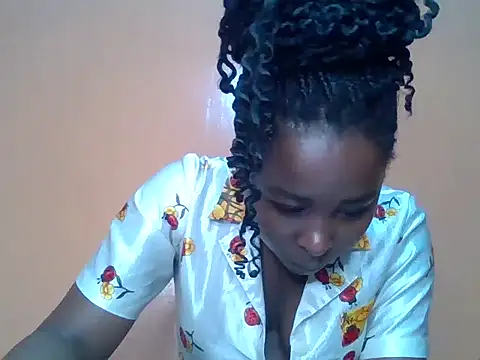 Moonfades online show from November 2025 08:06:01 AM