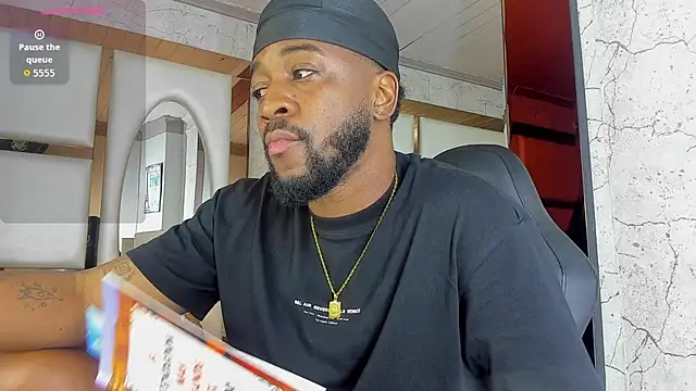 Drake Nassir4 online show from November 2025 02:28:01 PM