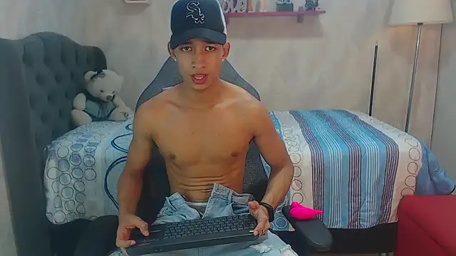 Snapshot of jose_sexycumm chatting on January 2025 07:58:02 PM jose sexycumm online show from January 2025 07:58:02 PM