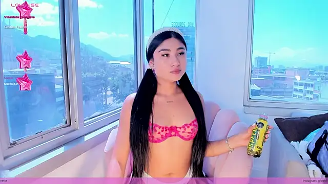 Snapshot of Megan_Lim chatting on December 2024 04:31:01 PM Megan Lim online show from December 2024 04:31:01 PM