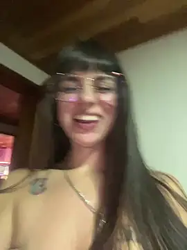 Snapshot of VioletaSubmissive chatting on December 2024 02:43:02 AM VioletaSubmissive online show from December 2024 02:43:02 AM