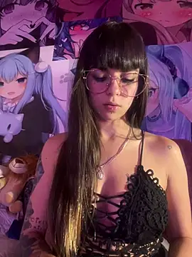 Snapshot of VioletaSubmissive chatting on February 2025 04:48:01 AM VioletaSubmissive online show from February 2025 04:48:01 AM