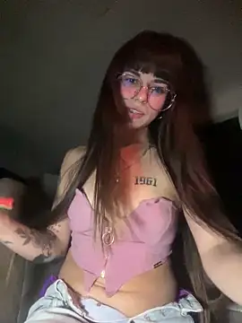 Snapshot of VioletaSubmissive chatting on February 2025 11:47:02 PM VioletaSubmissive online show from February 2025 11:47:02 PM