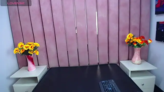 EmilyyEvans  online show from February 2025 03:00:01 PM