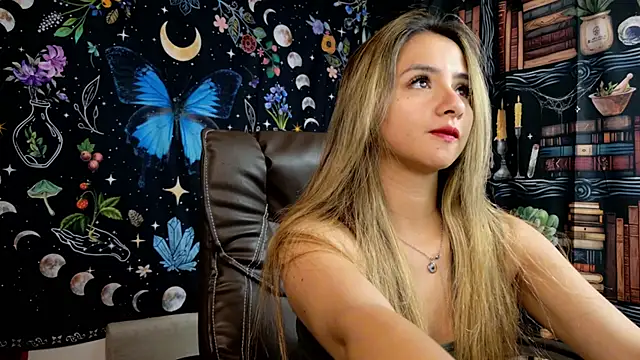 Snapshot of julietta___jackson chatting on December 2024 08:21:02 PM julietta jackson online show from December 2024 08:21:02 PM