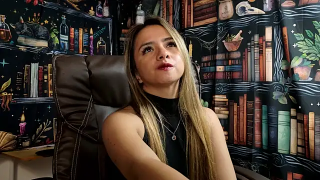 Snapshot of julietta___jackson chatting on December 2024 10:33:02 PM julietta jackson online show from December 2024 10:33:02 PM