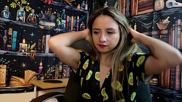 Snapshot of julietta___jackson chatting on December 2024 07:05:02 PM julietta jackson online show from December 2024 07:05:02 PM