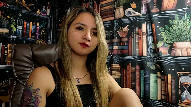 Snapshot of julietta___jackson chatting on January 2025 08:15:01 PM julietta jackson online show from January 2025 08:15:01 PM