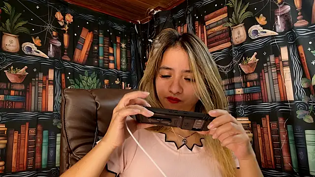 Snapshot of julietta___jackson chatting on January 2025 08:28:01 PM julietta jackson online show from January 2025 08:28:01 PM